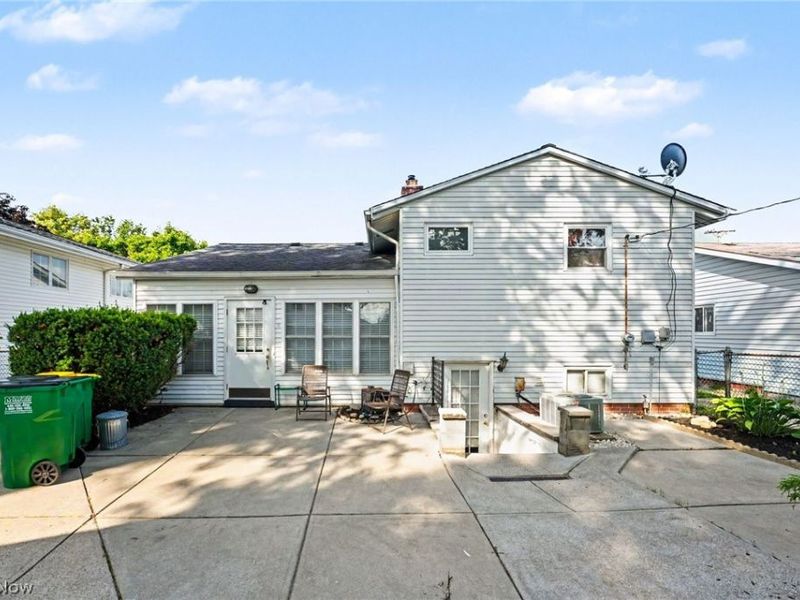 339 E 315th Street, Willowick, OH 44095 Photo 4