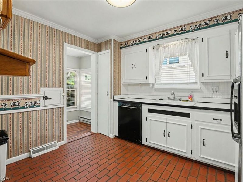 339 E 315th Street, Willowick, OH 44095 Photo 8
