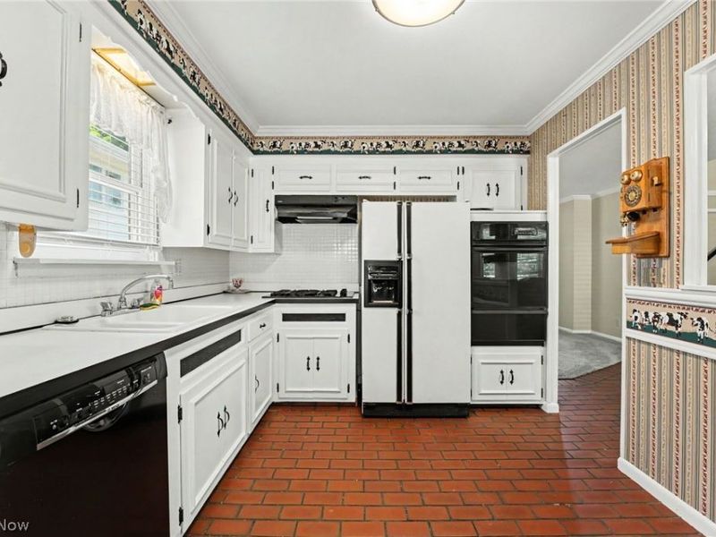 339 E 315th Street, Willowick, OH 44095 Photo 9