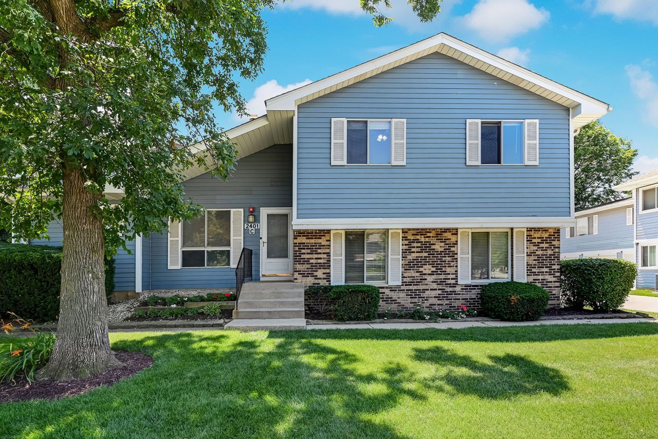 2401 Brunswick Circle, Woodridge, IL 60517