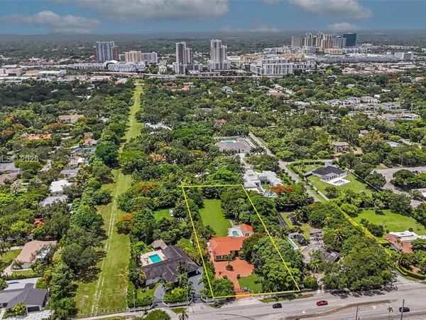 7030 Sunset Dr , Miami, FL 33143