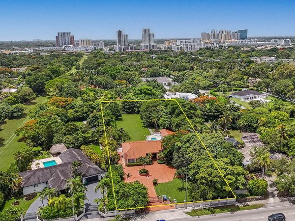 7030 Sunset Dr , Miami, FL 33143