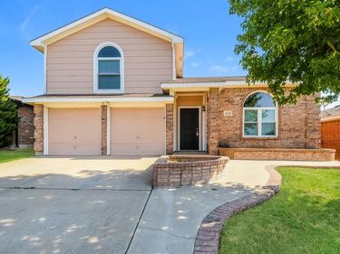 10208 Dawson Trail, Fort Worth, TX 76108