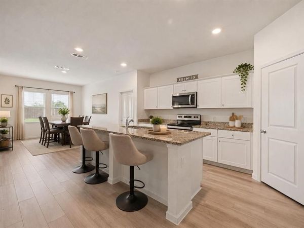 8 Glen Crossings Road, Edgecliff Village, TX 76134