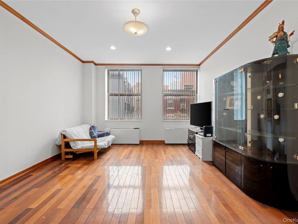 80 Elizabeth Street , Unit 2K, New York (Manhattan), NY 10013