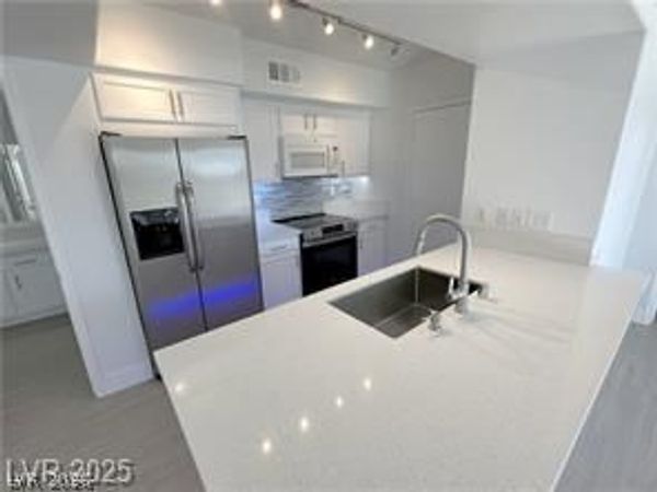 7255 W Sunset Road, Unit 2046, Las Vegas, NV 89113