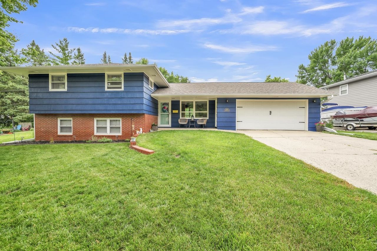 2505 Jackson Circle , Spirit Lake, IA 51360 Main Photo
