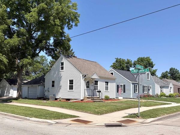 2209 N CLARK STREET, Appleton, WI 54911