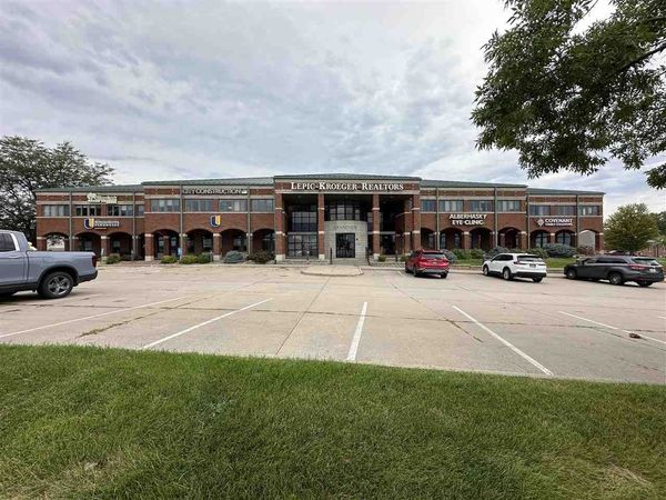 2346 Mormon Trek Blvd, Iowa City, IA 52246