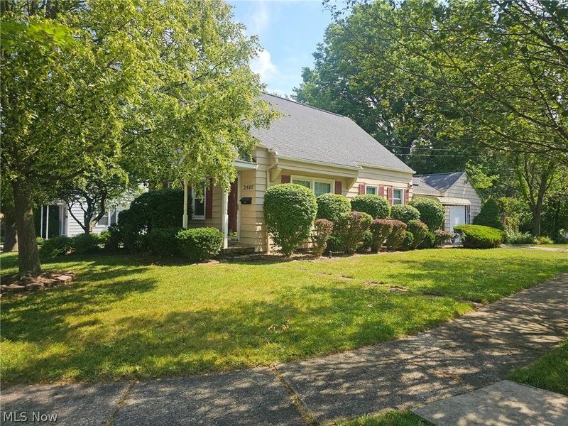 2407 27th Street, Cuyahoga Falls, OH 44223 Photo 2
