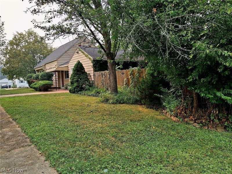 2407 27th Street, Cuyahoga Falls, OH 44223 Photo 3