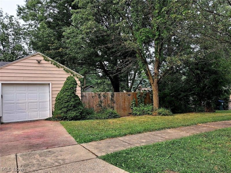 2407 27th Street, Cuyahoga Falls, OH 44223 Photo 5