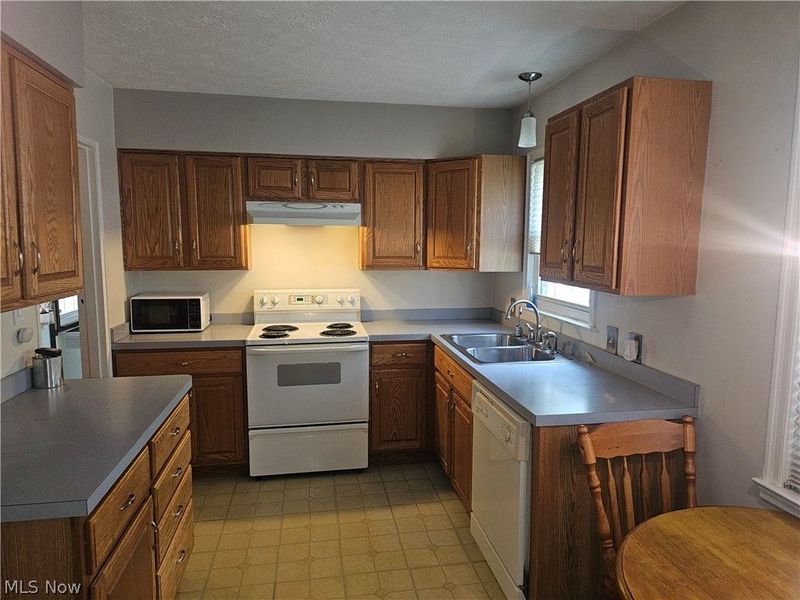 2407 27th Street, Cuyahoga Falls, OH 44223 Photo 7