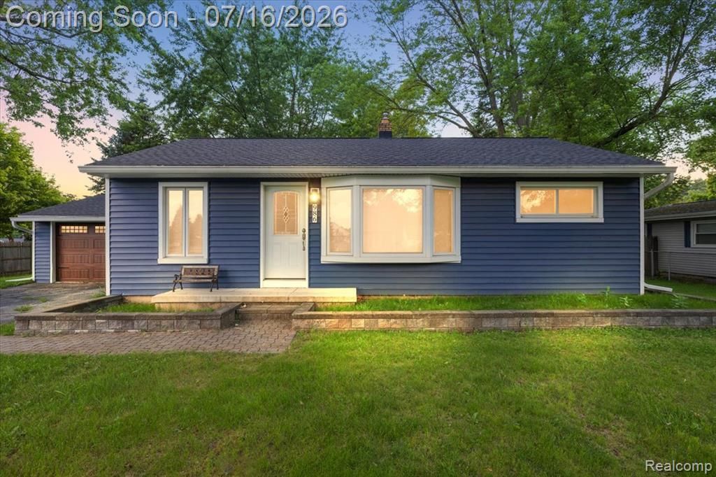 986 Gill Street, Oxford Township, MI 48371 Main Photo