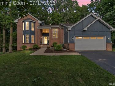 6081 Beachwood Drive, West Bloomfield Twp, MI 48324