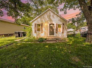 19925 Deering Street, Livonia, MI 48152