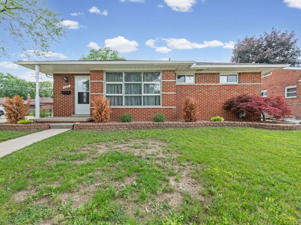 8417 Colonial Street, Dearborn Heights, MI 48127