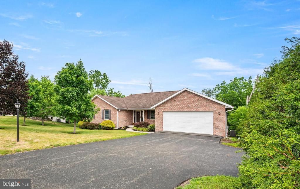 2426 MAGNOLIA DRIVE , GILBERTSVILLE, PA 19525