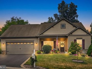 928 SWEETBAY LN., LEBANON, PA 17046