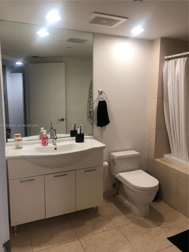 475 Brickell Ave , Unit 4008, Miami, FL 33131 Photo
