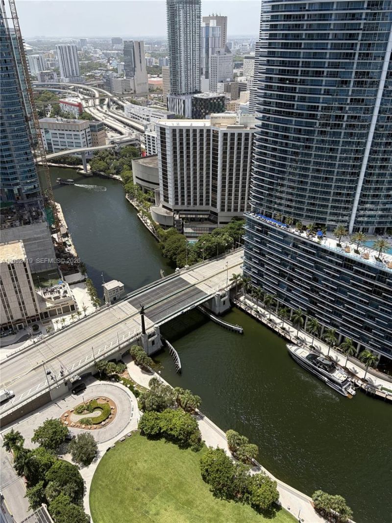 475 Brickell Ave , Unit 4008, Miami, FL 33131 Photo