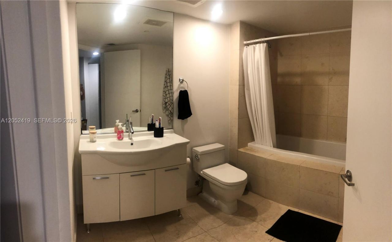 475 Brickell Ave , Unit 4008, Miami, FL 33131 Photo