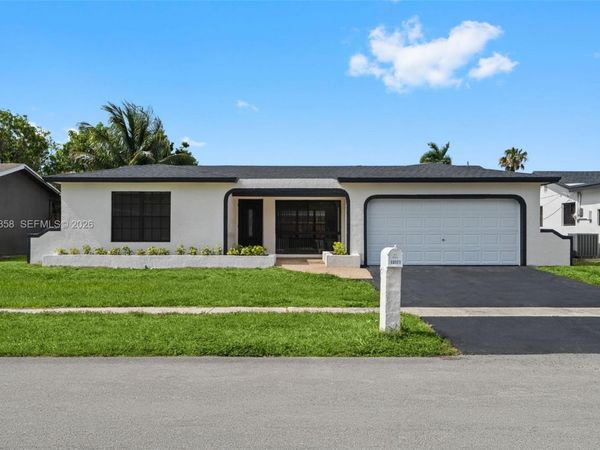 10171 NW 24th St , Sunrise, FL 33322