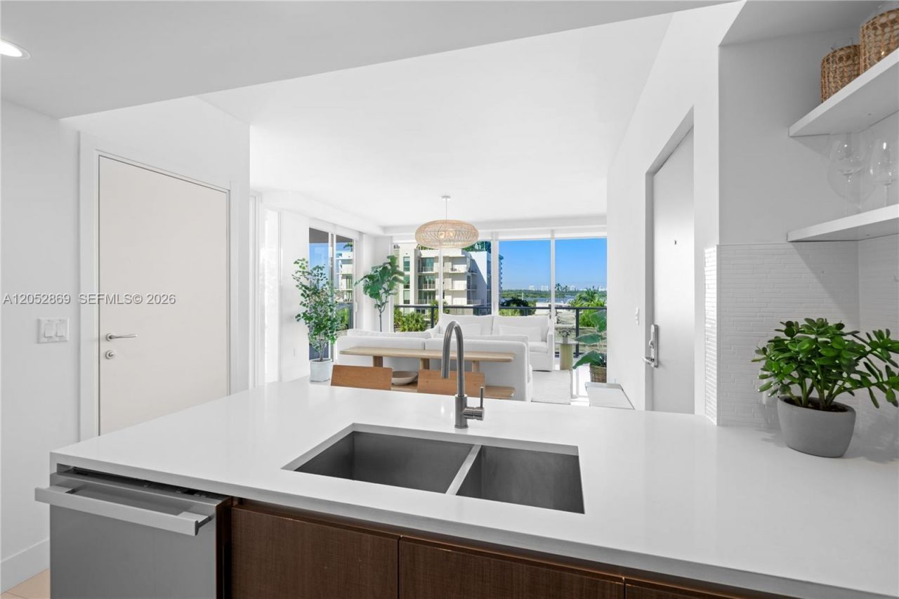 1150 102nd St , Unit 506, Bay Harbor Islands, FL 33154 Photo