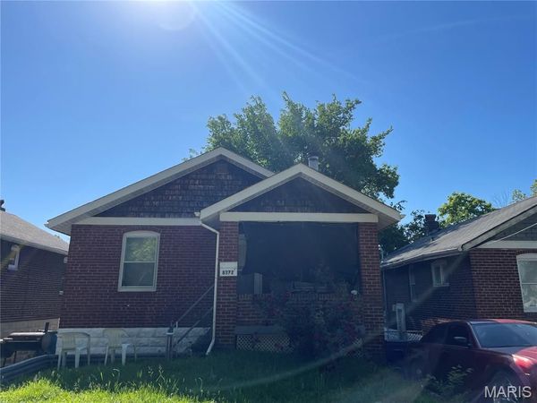 8372 College Avenue , St Louis, MO 63136