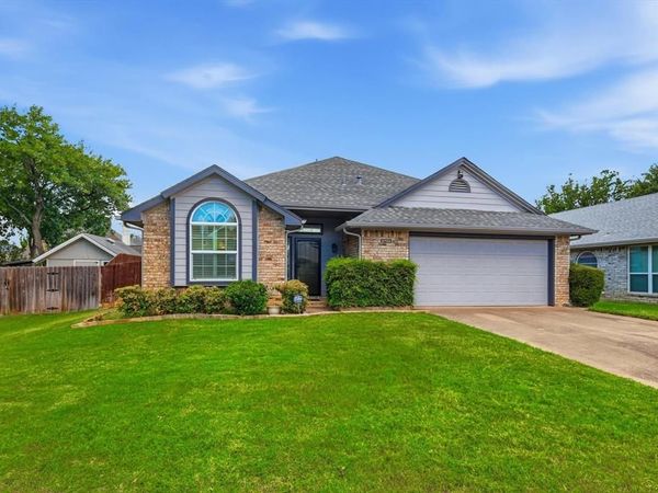 2703 Old English Court, Euless, TX 76039