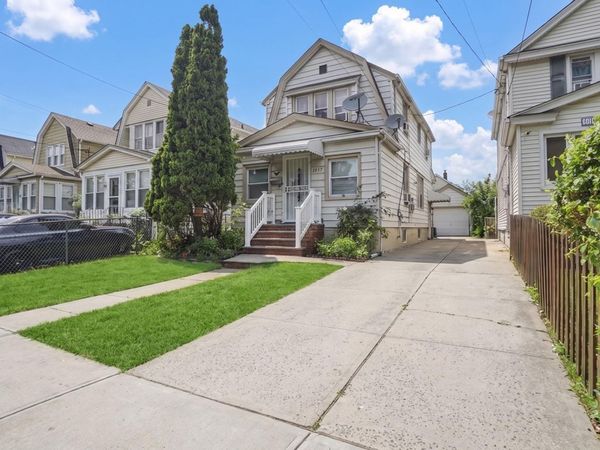 90-27 218 Place, Queens Village, NY 11428