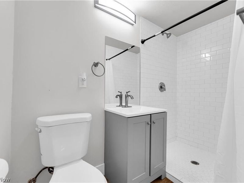4210 Peach Court, Cleveland, OH 44113 Photo 14