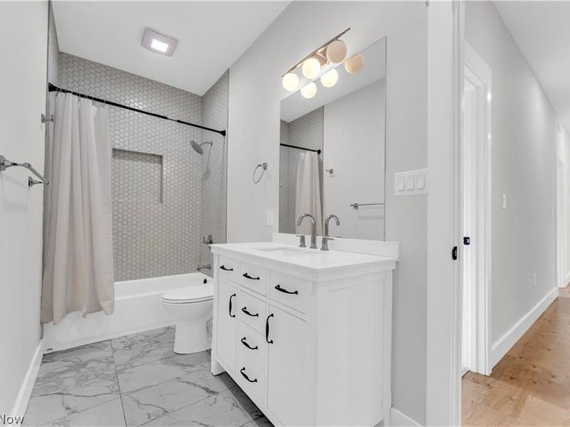 4210 Peach Court, Cleveland, OH 44113 Photo 22
