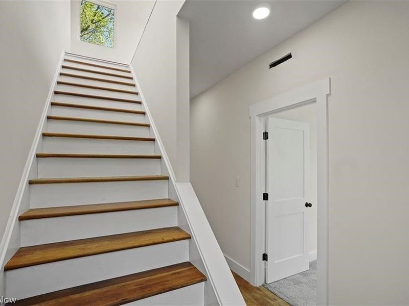 4210 Peach Court, Cleveland, OH 44113 Photo 24