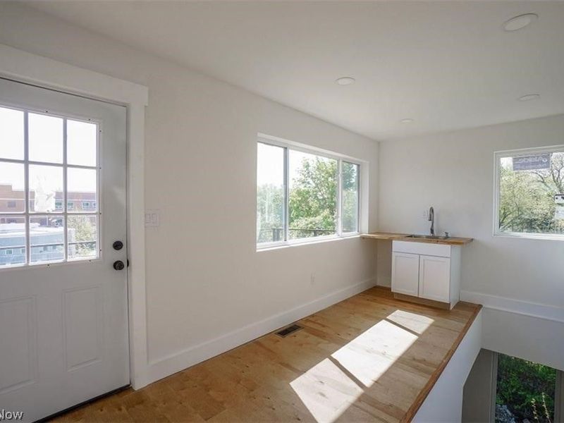 4210 Peach Court, Cleveland, OH 44113 Photo 25