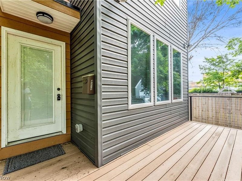 4210 Peach Court, Cleveland, OH 44113 Photo 3