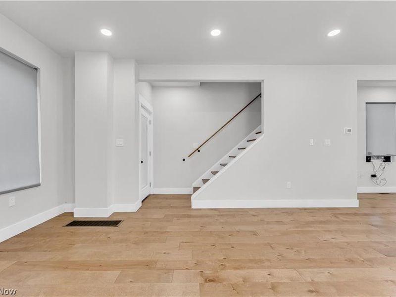 4210 Peach Court, Cleveland, OH 44113 Photo 6