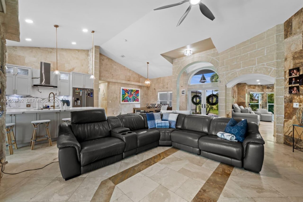 1638 NW 38 Th Pl, Cape Coral, FL 33993 Photo