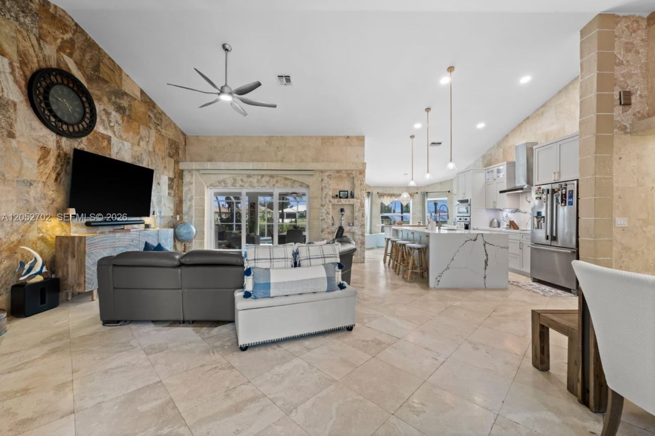 1638 NW 38 Th Pl, Cape Coral, FL 33993 Photo