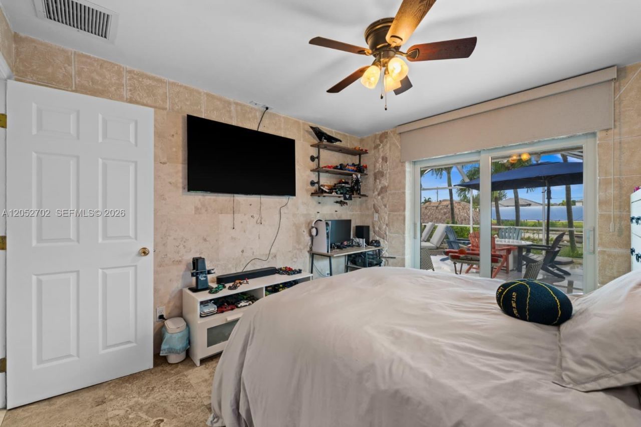 1638 NW 38 Th Pl, Cape Coral, FL 33993 Photo