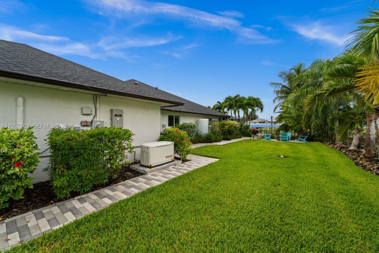 1638 NW 38 Th Pl, Cape Coral, FL 33993 Photo