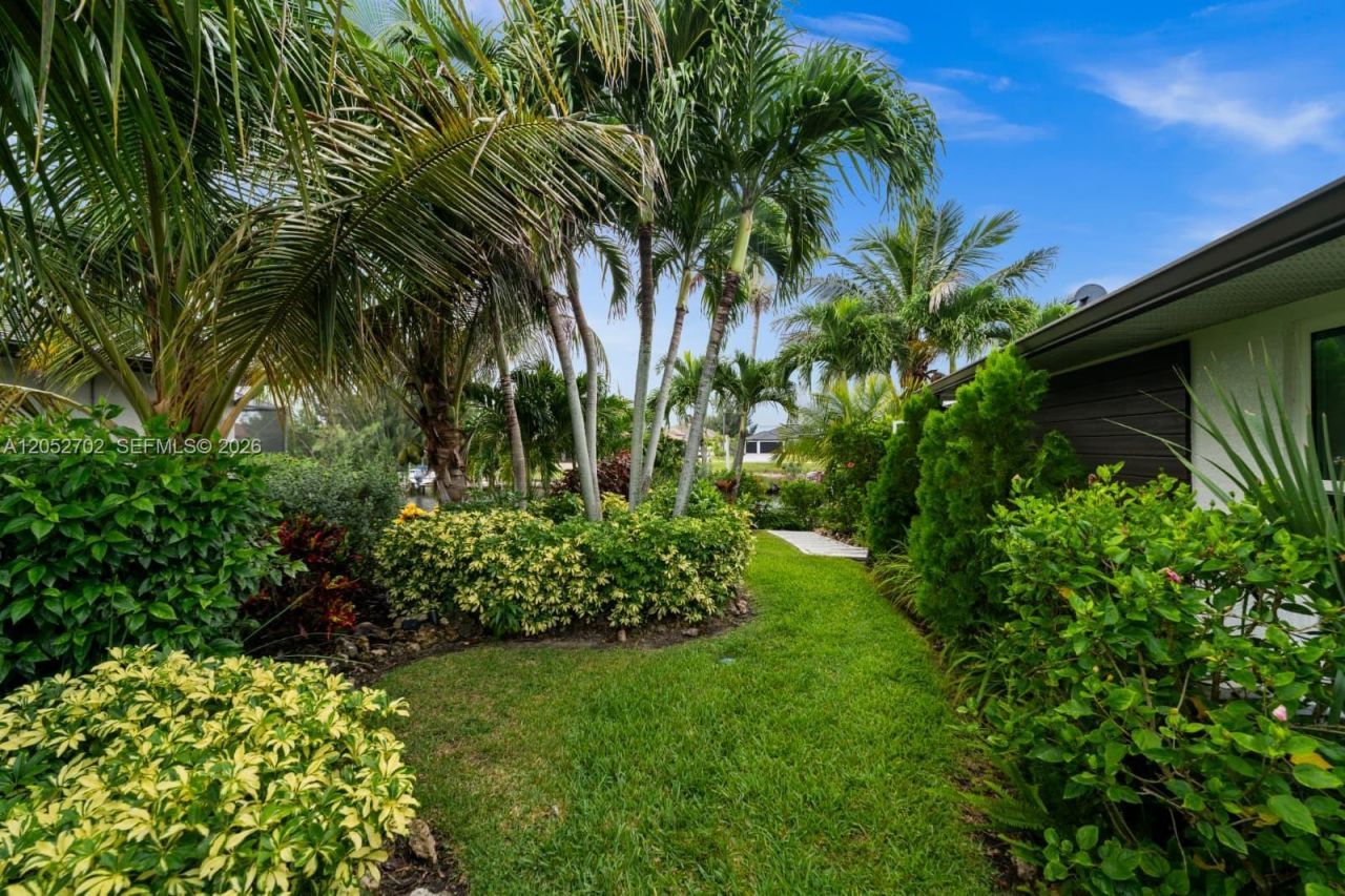 1638 NW 38 Th Pl, Cape Coral, FL 33993 Photo