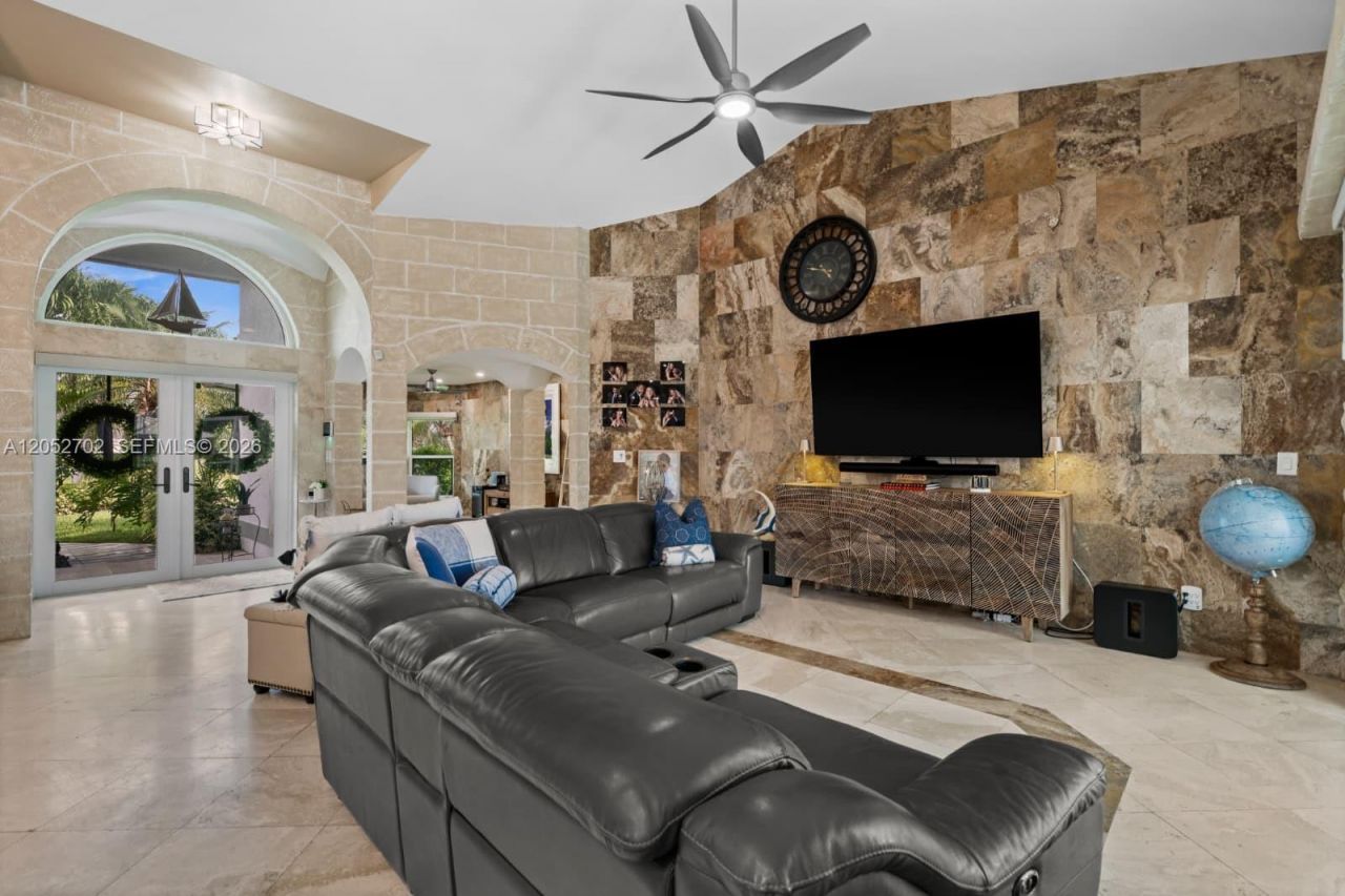 1638 NW 38 Th Pl, Cape Coral, FL 33993 Photo