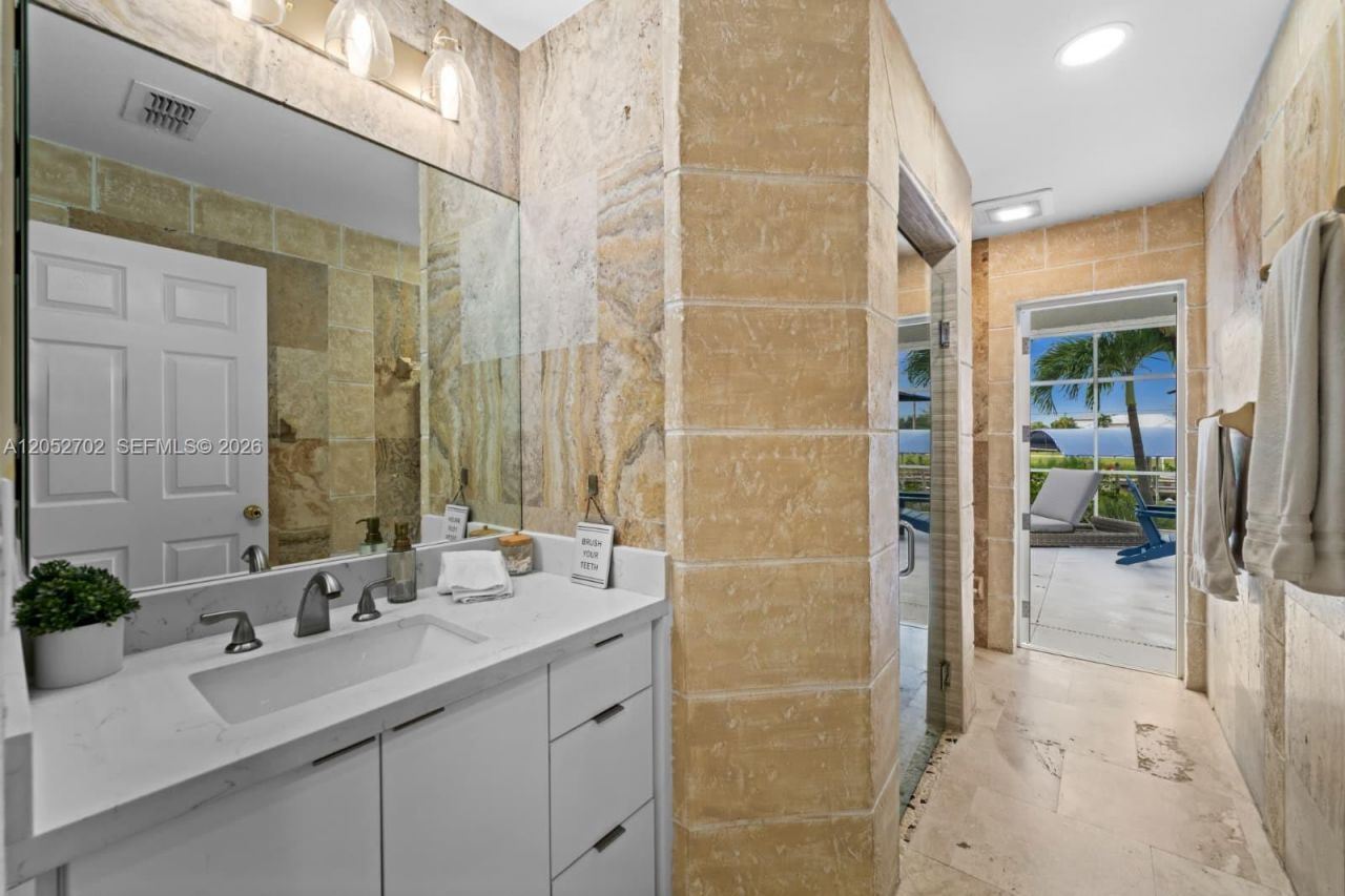 1638 NW 38 Th Pl, Cape Coral, FL 33993 Photo