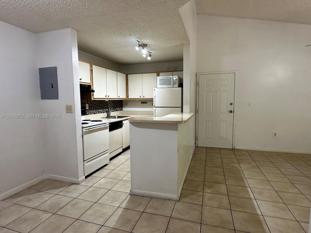 7200 NW 179th St, Unit 311, Hialeah, FL 33015 Photo