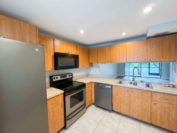 7340 NW 1ST Street, Unit 103, Plantation, FL 33317