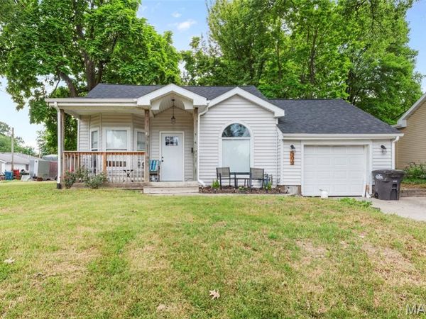 306 Staunton Road, Troy, IL 62294