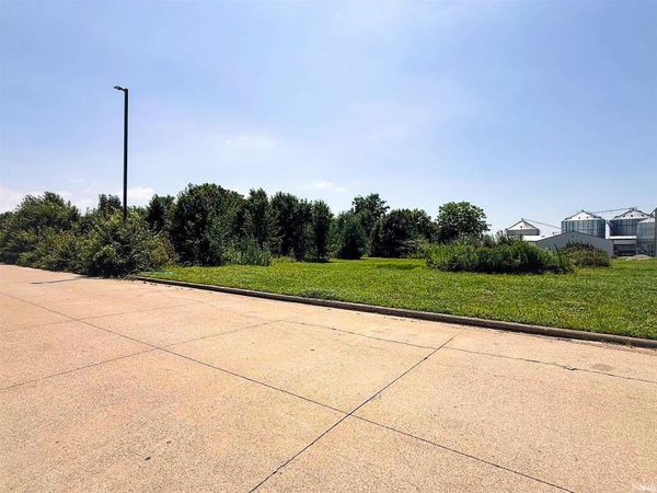 12637 S Northgate Drive, Haubstadt, IN 47639
