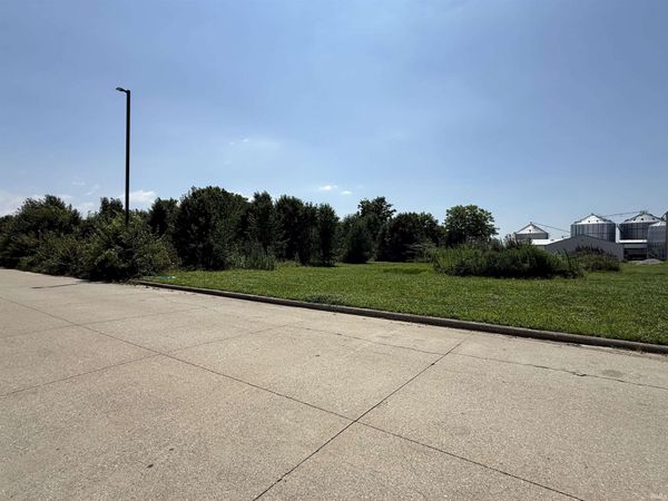12637 S Northgate Drive, Haubstadt, IN 47639