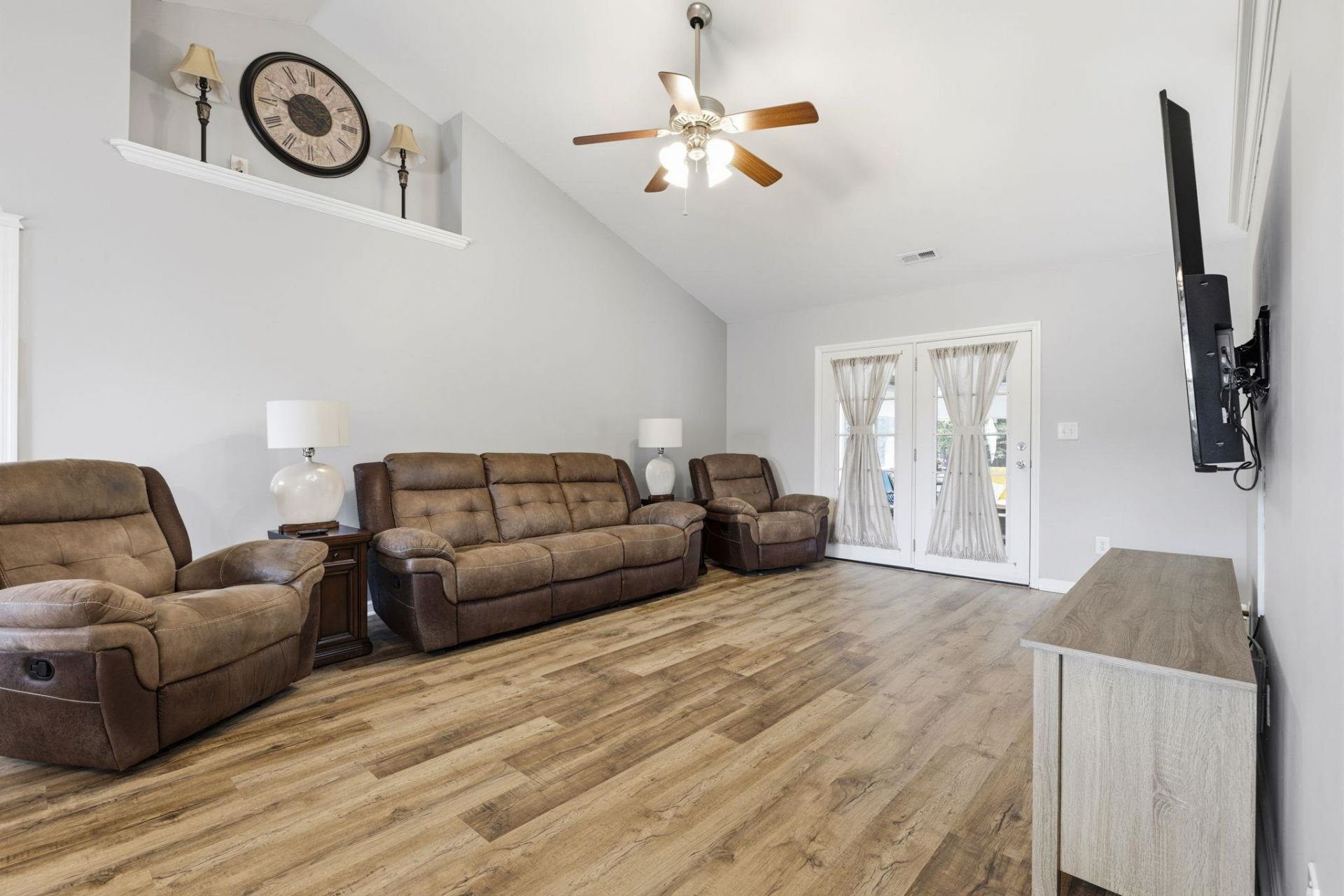 2760 Woodcreek Ln.  Photo 10